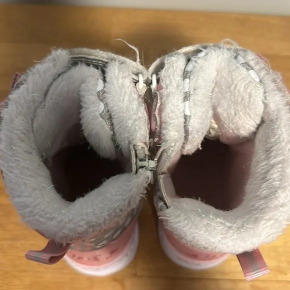 Minnie Mouse winter boots size 9c - Picture 5 of 7